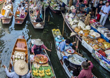 Damnoen Saduak floating market